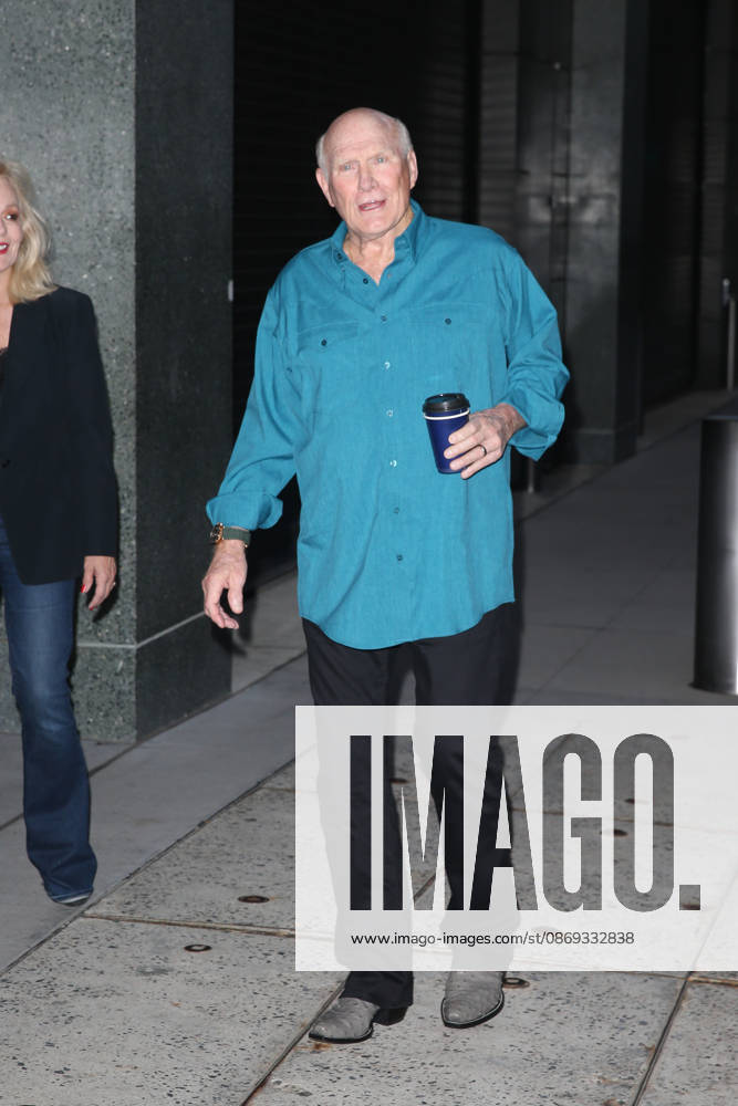 TERRY BRADSHAW at ABC Studios in New York City New York USA - ZUMAh16_ 20261013_zaf_h16_126