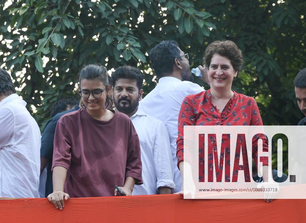 NEW DELHI, INDIA, OCTOBER 12, 2026: Congress leaders Rahul Gandhi and Priyanka Gandhi Vadra take part in a protest march from Barakhamba Road towards the Supreme Court in New Delhi, demanding the resignation of Chief Election Commissioner Gyanesh Kumar over alleged irregularities in the Special Intensive Revision (SIR) of electoral rolls. The Election Commission denies wrongdoing. New Delhi India - ZUMAq101 20261012_zna_q101_207