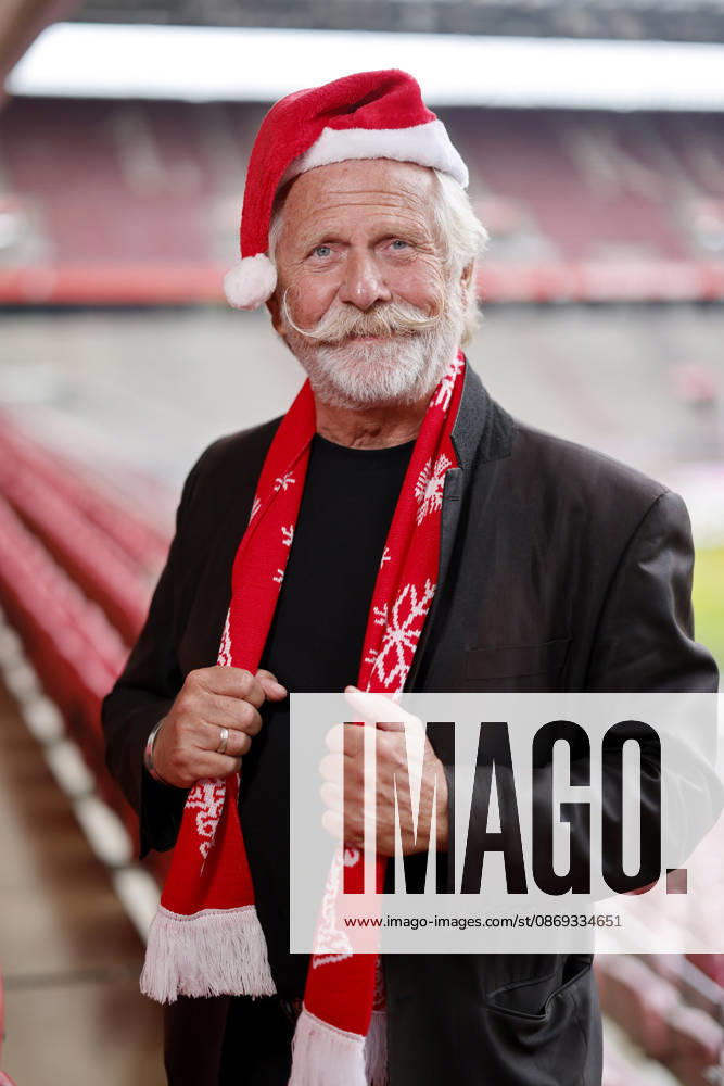 Musician Henning Krautmacher poses wearing a Christmas hat at the press conference for the major sing-along concert Loss mer Weihnachtsleeder singe, which will take place this year on December 22 and 23, 2026, at Cologne’s RheinEnergie Stadium and is expected to draw over 90,000 fans Cologne, October 13, 2026, North Rhine-Westphalia, Germany