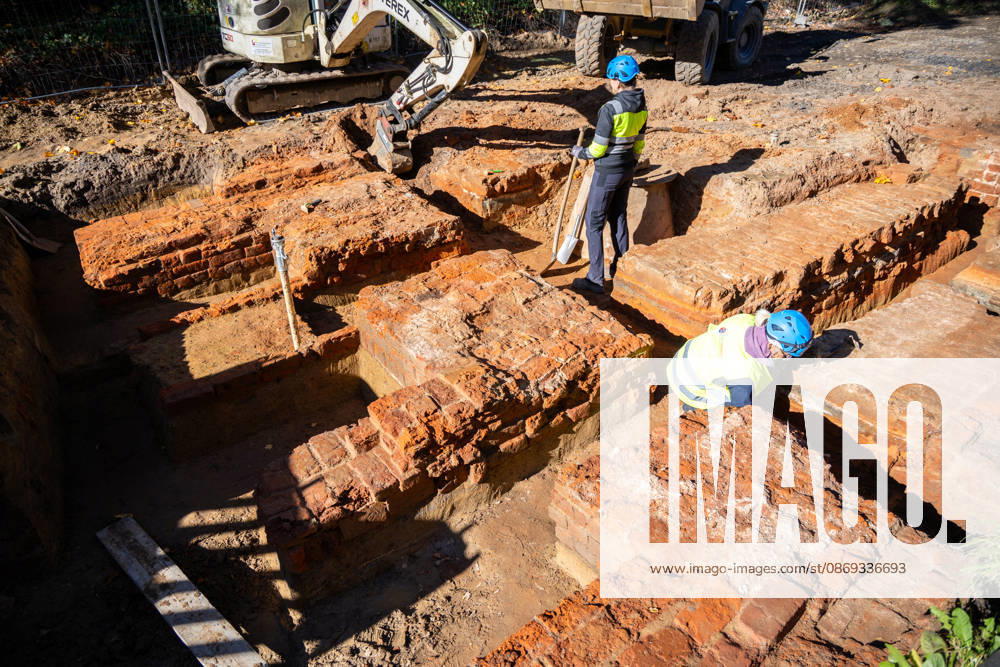During the reconstruction of An den Wurthen Street, the remains of a medieval brickworks were discovered. It is highly likely that bricks for Greifswald’s St. Mary’s Church and other buildings were once produced in that kiln. GER, Greifswald, Archaeology, Excavation, Brickworks, Middle Ages, Greifswald, Mecklenburg-Western Pomerania, Germany, An den Wurthen