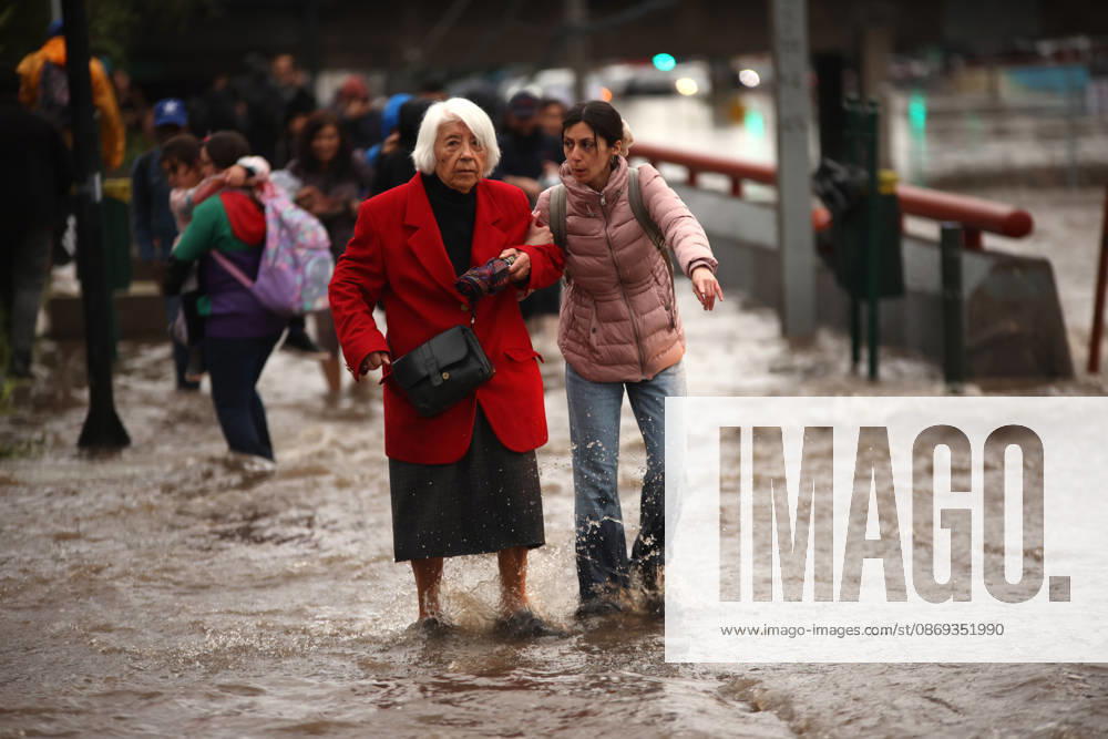 Flooding in the Nuble subway underpass following this afternoon s thunderstorm in the Metropolitan Region Claudio Caceres Aton Chile, Santiago, Chile Aton 1199610