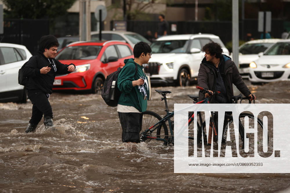 Flooding in the Nuble subway underpass following this afternoon s thunderstorm in the Metropolitan Region Claudio Caceres Aton Chile, Santiago, Chile Aton 1199611