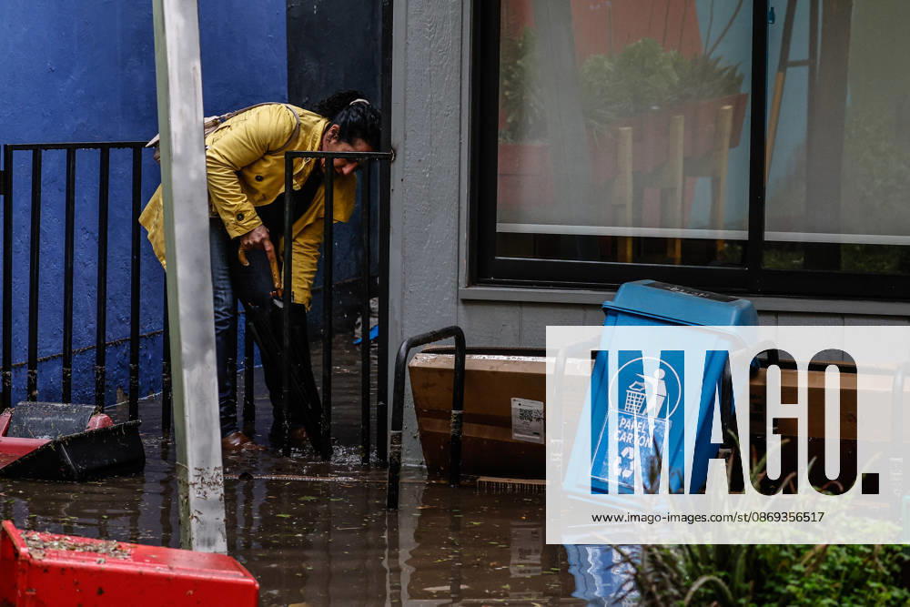 Jan Van Dijk Special School Flooding at the intersection of Irarrazaval and Lo Encalada in the municipality of Nunoa due to heavy rains in the capital Diego Martin Aton Chile, Aton 1199649 jpeg