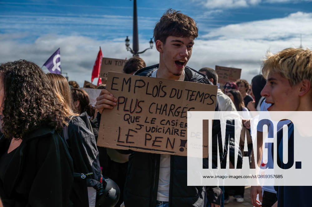 High school students are protesting all over France, particularly here in Bordeaux. Their grievances are as follows: a shortage of staff, overcrowded class schedules, dilapidated infrastructure, a stressful college counseling process (career guidance), and deteriorating learning conditions. Bordeaux France - ZUMAh207 20261013_zip_h207_008