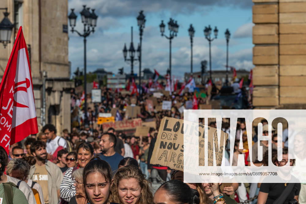High school students are protesting all over France, particularly here in Bordeaux. Their grievances are as follows: a shortage of staff, overcrowded class schedules, dilapidated infrastructure, a stressful college counseling process (career guidance), and deteriorating learning conditions. Bordeaux France - ZUMAh207 20261013_zip_h207_015