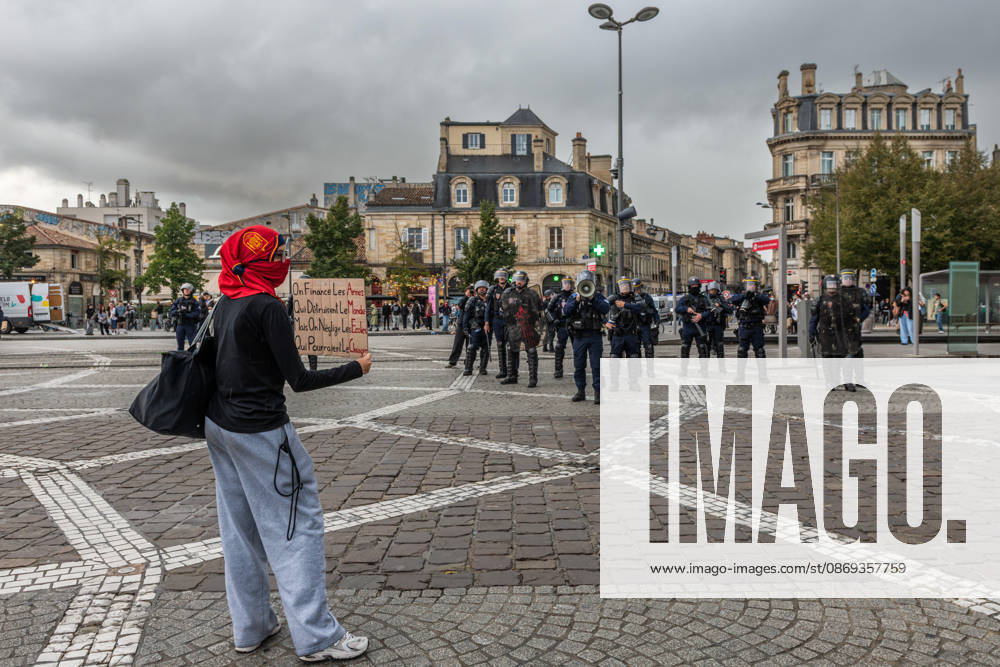 High school students are protesting all over France, particularly here in Bordeaux. Their grievances are as follows: a shortage of staff, overcrowded class schedules, dilapidated infrastructure, a stressful college counseling process (career guidance), and deteriorating learning conditions. Bordeaux France - ZUMAh207 20261013_zip_h207_039