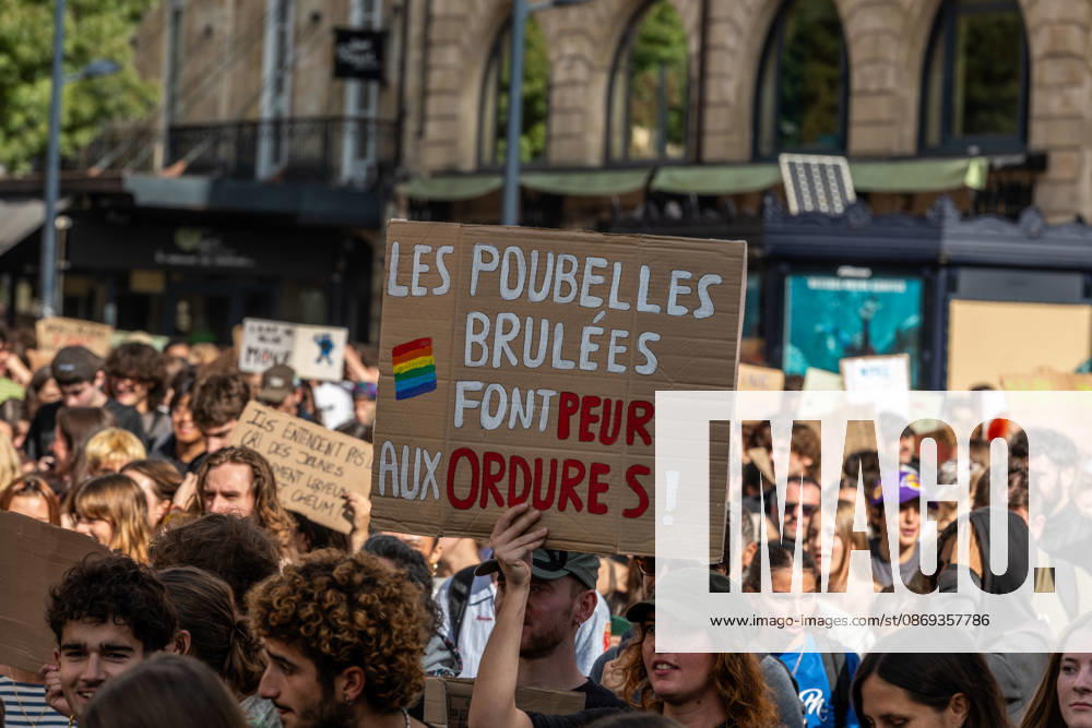 High school students are protesting all over France, particularly here in Bordeaux. Their grievances are as follows: a shortage of staff, overcrowded class schedules, dilapidated infrastructure, a stressful college counseling process (career guidance), and deteriorating learning conditions. Bordeaux France - ZUMAh207 20261013_zip_h207_044
