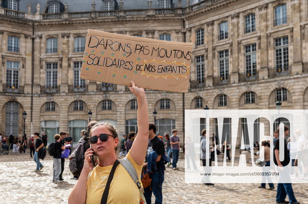 High school students are protesting all over France, particularly here in Bordeaux. Their grievances are as follows: a shortage of staff, overcrowded class schedules, dilapidated infrastructure, a stressful college counseling process (career guidance), and deteriorating learning conditions. Bordeaux France - ZUMAh207 20261013_zip_h207_058