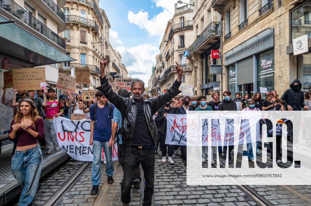 High school students are protesting all over France, particularly here in Bordeaux. Their grievances are as follows: a shortage of staff, overcrowded class schedules, dilapidated infrastructure, a stressful college counseling process (career guidance), and deteriorating learning conditions. Bordeaux France - ZUMAh207 20261013_zip_h207_063