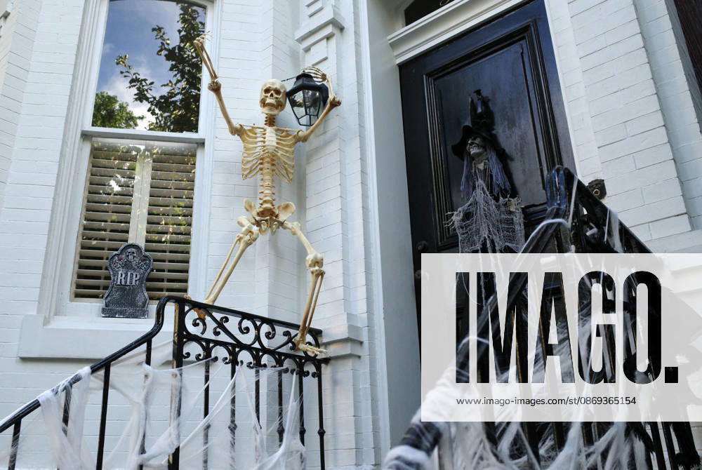 Halloween Decorations in Washington, DC Halloween themed decorations at a house downtown Washington, DC on October 13, 2026. Photo by Olivier Douliery ABACAPRESS.COM Washington Virginia United States