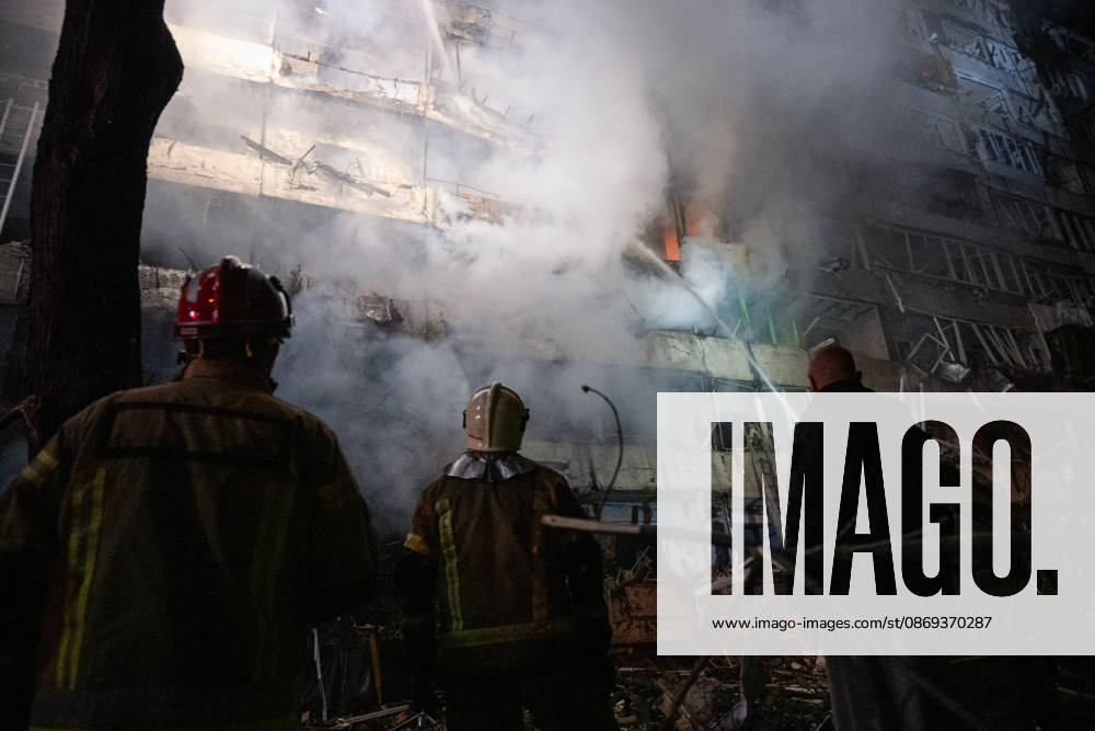 2 dead and 21 injured as Russian missile hits Kyiv residential building KYIV, UKRAINE - OCTOBER 14: Firefighters battle a blaze at a residential building struck by a Russian ballistic missile in Kyiv s Desnianskyi district on October 14, 2026. Kyiv Mayor Vitalii Klychko reported that 2 people were killed and 21 injured in the early-morning strike, while the Ukrainian Air Force stated that allies did not provide early launch intelligence. Danylo Antoniuk Anadolu Kyiv Ukraine. Editorial use only. Please get in touch for any other usage.