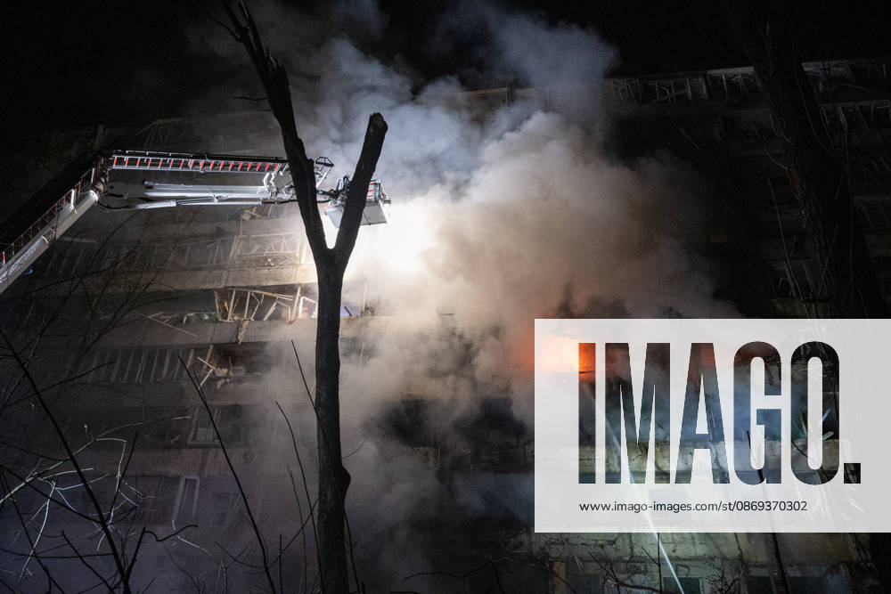 2 dead and 21 injured as Russian missile hits Kyiv residential building KYIV, UKRAINE - OCTOBER 14: Firefighters battle a blaze at a residential building struck by a Russian ballistic missile in Kyiv s Desnianskyi district on October 14, 2026. Kyiv Mayor Vitalii Klychko reported that 2 people were killed and 21 injured in the early-morning strike, while the Ukrainian Air Force stated that allies did not provide early launch intelligence. Danylo Antoniuk Anadolu Kyiv Ukraine. Editorial use only. Please get in touch for any other usage.