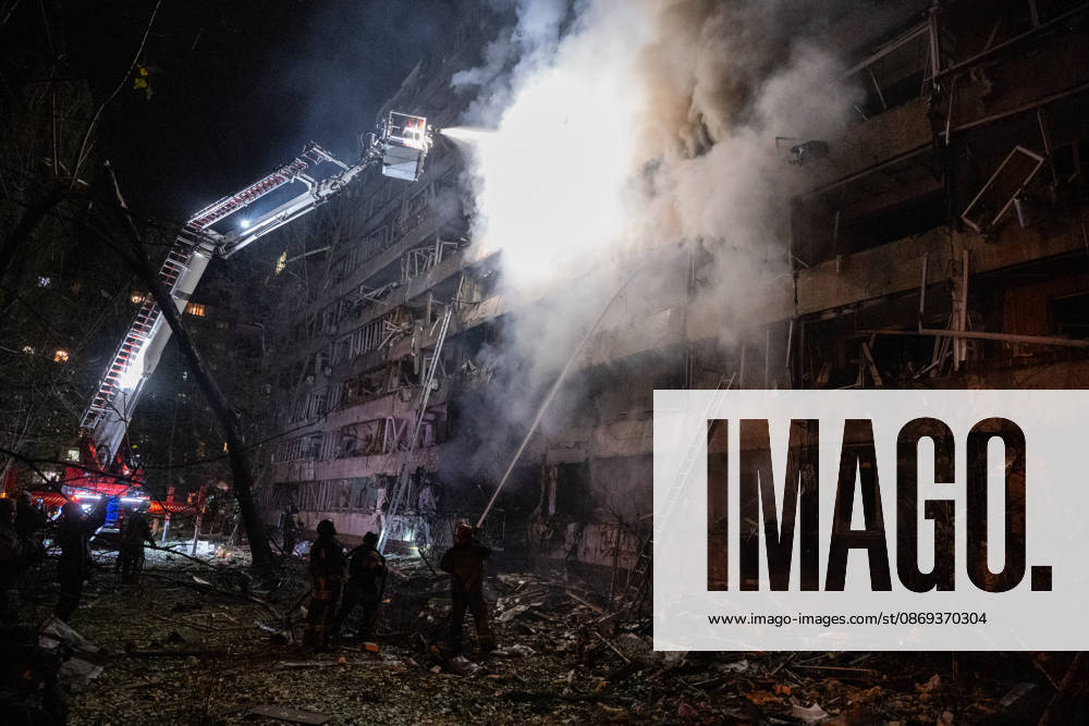 2 dead and 21 injured as Russian missile hits Kyiv residential building KYIV, UKRAINE - OCTOBER 14: Firefighters battle a blaze at a residential building struck by a Russian ballistic missile in Kyiv s Desnianskyi district on October 14, 2026. Kyiv Mayor Vitalii Klychko reported that 2 people were killed and 21 injured in the early-morning strike, while the Ukrainian Air Force stated that allies did not provide early launch intelligence. Danylo Antoniuk Anadolu Kyiv Ukraine. Editorial use only. Please get in touch for any other usage.