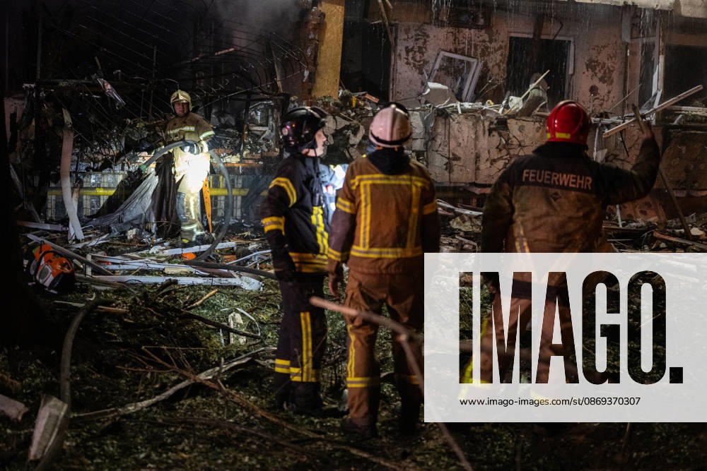 2 dead and 21 injured as Russian missile hits Kyiv residential building KYIV, UKRAINE - OCTOBER 14: Firefighters battle a blaze at a residential building struck by a Russian ballistic missile in Kyiv s Desnianskyi district on October 14, 2026. Kyiv Mayor Vitalii Klychko reported that 2 people were killed and 21 injured in the early-morning strike, while the Ukrainian Air Force stated that allies did not provide early launch intelligence. Danylo Antoniuk Anadolu Kyiv Ukraine. Editorial use only. Please get in touch for any other usage.