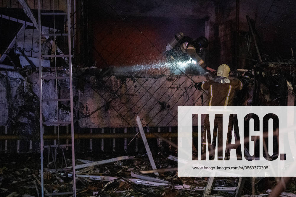 2 dead and 21 injured as Russian missile hits Kyiv residential building KYIV, UKRAINE - OCTOBER 14: Firefighters battle a blaze at a residential building struck by a Russian ballistic missile in Kyiv s Desnianskyi district on October 14, 2026. Kyiv Mayor Vitalii Klychko reported that 2 people were killed and 21 injured in the early-morning strike, while the Ukrainian Air Force stated that allies did not provide early launch intelligence. Danylo Antoniuk Anadolu Kyiv Ukraine. Editorial use only. Please get in touch for any other usage.