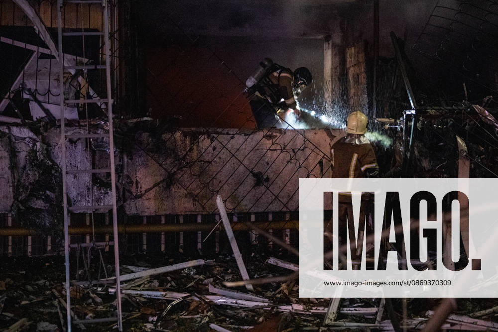 2 dead and 21 injured as Russian missile hits Kyiv residential building KYIV, UKRAINE - OCTOBER 14: Firefighters battle a blaze at a residential building struck by a Russian ballistic missile in Kyiv s Desnianskyi district on October 14, 2026. Kyiv Mayor Vitalii Klychko reported that 2 people were killed and 21 injured in the early-morning strike, while the Ukrainian Air Force stated that allies did not provide early launch intelligence. Danylo Antoniuk Anadolu Kyiv Ukraine. Editorial use only. Please get in touch for any other usage.