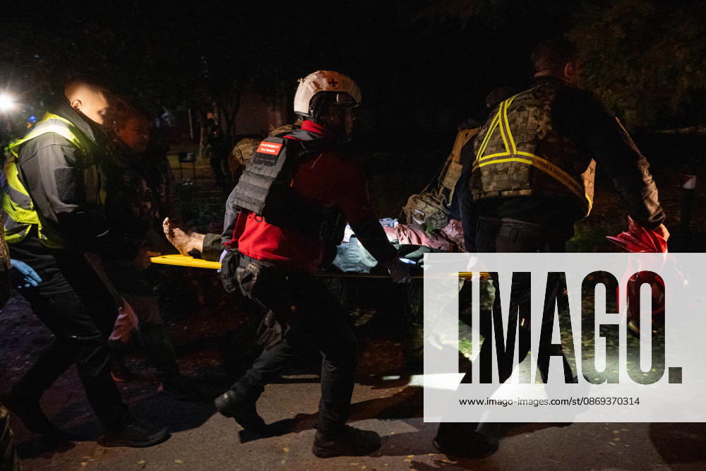 2 dead and 21 injured as Russian missile hits Kyiv residential building KYIV, UKRAINE - OCTOBER 14: Firefighters and police officers carry an injured woman on a stretcher to an ambulance near a residential building damaged by a Russian ballistic missile strike in Kyiv s Desnianskyi district on October 14, 2026. Kyiv Mayor Vitalii Klychko reported that 2 people were killed and 21 injured in the early-morning strike, while the Ukrainian Air Force stated that allies did not provide early launch intelligence. Danylo Antoniuk Anadolu Kyiv Ukraine. Editorial use only. Please get in touch for any other usage.