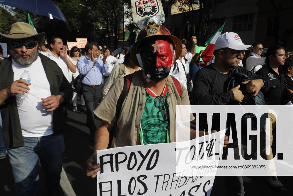 TO-45452- Mexico City, October 13, 2026: Workers from the Mexican Social Security Institute organized a massive march that set off from the Siglo XXI Medical Center in Mexico City. Photo: Ian Robles .com.mx - ZUMAcs4_ 20261013_faa_cs4_256