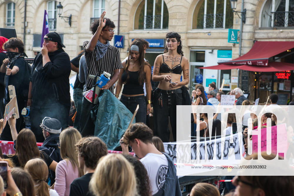 High School Stdent Mobilisation - Bordeaux High school students march with placards through the streets of Bordeaux, France on October 13, 2026, during Act V of the high school student mobilisation against education reforms. Photo by Fabrice Sapte ABACAPRESS.COM Bordeaux France