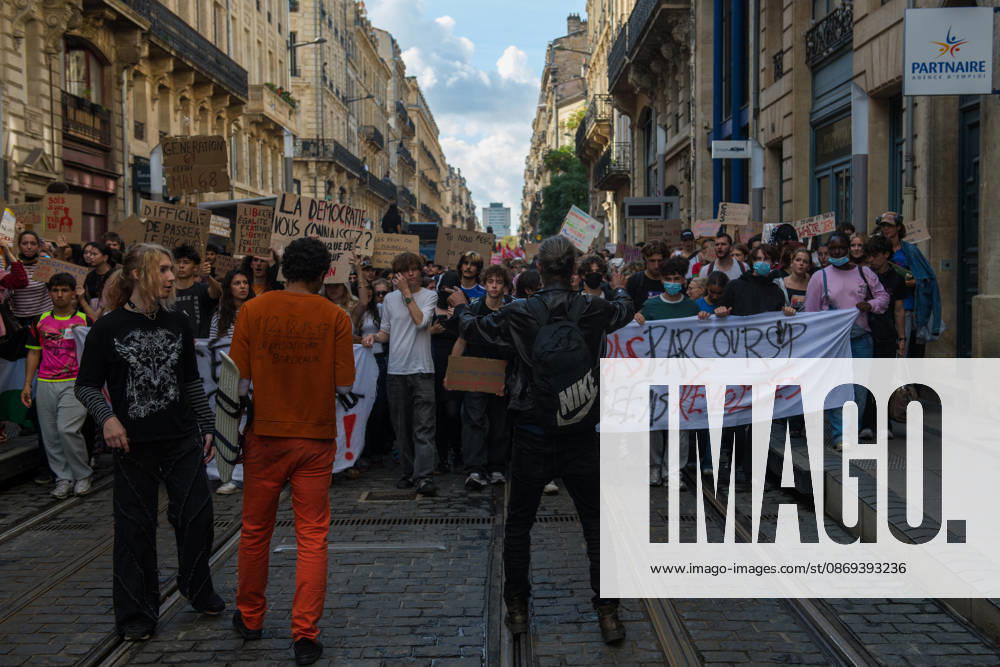 High School Stdent Mobilisation - Bordeaux High school students march with placards through the streets of Bordeaux, France on October 13, 2026, during Act V of the high school student mobilisation against education reforms. Photo by Fabrice Sapte ABACAPRESS.COM Bordeaux France