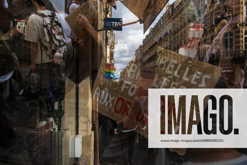 High School Stdent Mobilisation - Bordeaux A double exposure image combines protesters, a placard, and a Bordeaux street during Act V of the high school student mobilisation in Bordeaux, France on October 13, 2026. Photo by Fabrice Sapte ABACAPRESS.COM Bordeaux France