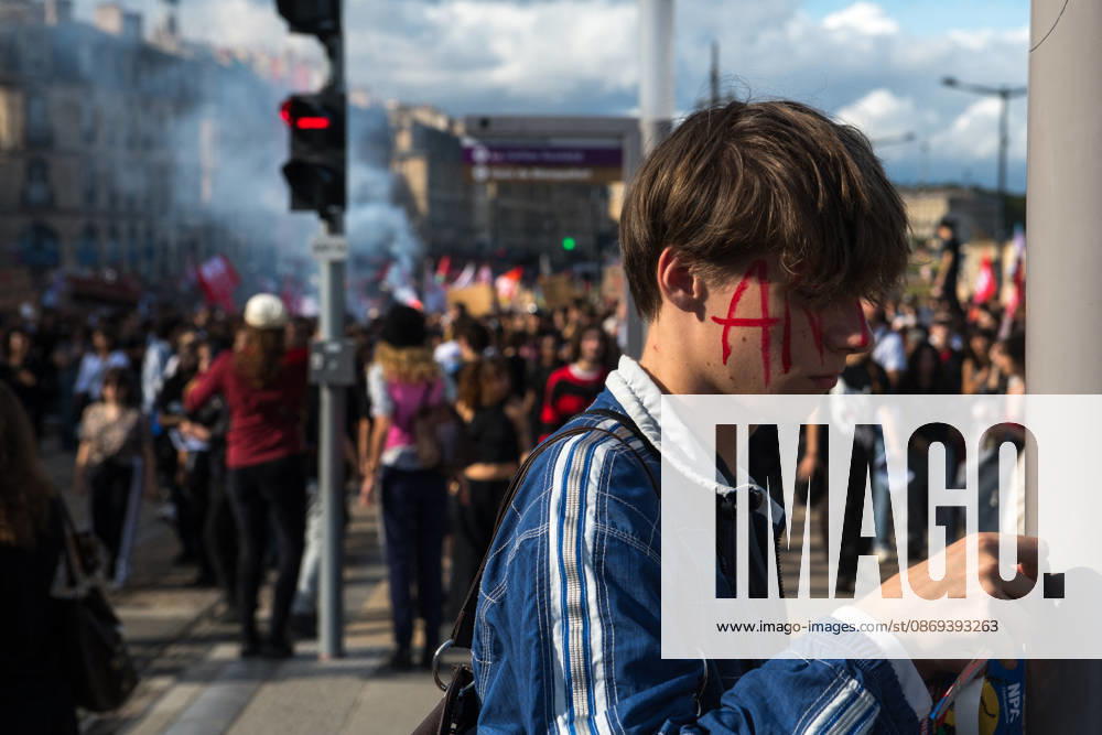 High School Stdent Mobilisation - Bordeaux High school students march along the Bordeaux waterfront during Act V of the high school student mobilisation in Bordeaux, France on October 13, 2026. Photo by Fabrice Sapte ABACAPRESS.COM Bordeaux France