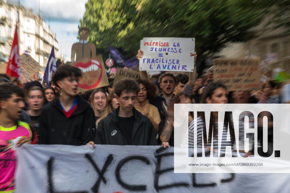 High School Stdent Mobilisation - Bordeaux High school students march with placards through the streets of Bordeaux, France on October 13, 2026, during Act V of the high school student mobilisation against education reforms. Photo by Fabrice Sapte ABACAPRESS.COM Bordeaux France