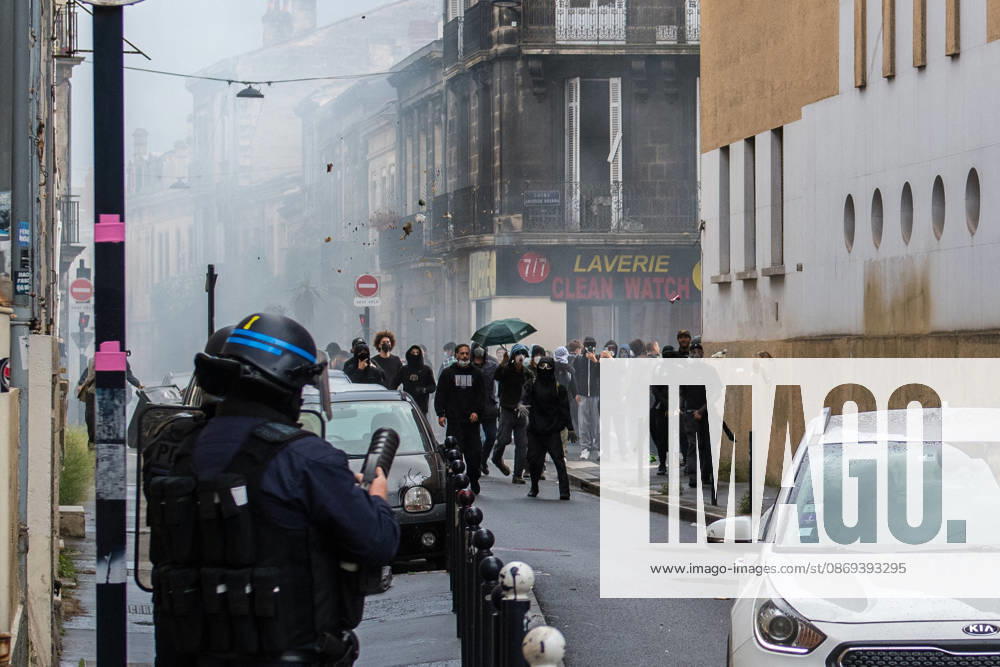 High School Stdent Mobilisation - Bordeaux A police officer in riot gear faces protesters in a street filled with tear gas during Act V of the high school student mobilisation in Bordeaux, France on October 13, 2026. Photo by Fabrice Sapte ABACAPRESS.COM Bordeaux France