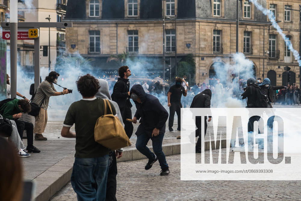 High School Stdent Mobilisation - Bordeaux Tear gas canisters descend, leaving trails of smoke above protesters at Place de la Victoire in Bordeaux during Act V of the high school student mobilisation, France on October 13, 2026. Photo by Fabrice Sapte ABACAPRESS.COM Bordeaux France