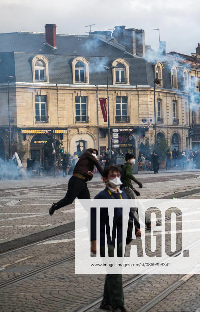 High School Stdent Mobilisation - Bordeaux Protesters throw large stones amid tear gas at Place de la Victoire in Bordeaux during Act V of the high school student mobilisation, France on October 13, 2026. Photo by Fabrice Sapte ABACAPRESS.COM Bordeaux France