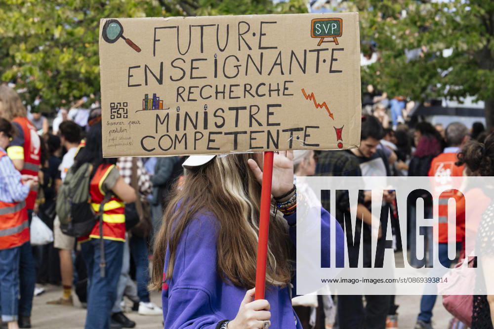 High School Student Mobilisation - Toulouse A placard – Future teacher seeks competent minister!. Act V of the secondary school and university students protests. Young people and the world of work are continuing their joint mobilisation and demands for adequate resources for education, better study conditions, an end to student precariousness, and access to housing. France, Toulouse, 13 October 2026. Photo by Patricia Huchot-Boissier AbacaPress.com. TOULOUSE OCCITANIE France