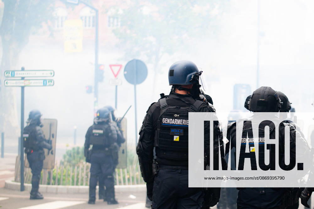 Student Protesters Clash With CRS In Toulouse - France French Gendarmerie deploy tear gas during a student protest in Toulouse, France on October 13, 2026. Photo by Nathan Barange ABACAPRESS.COM Toulouse HAUTE-GARONNE France