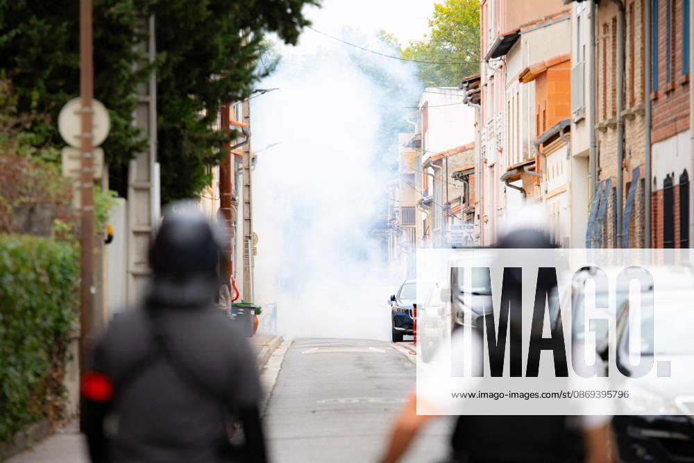 Student Protesters Clash With CRS In Toulouse - France French police deploy tear gas against protesters during a student demonstration in Toulouse, France on October 13, 2026. Photo by Nathan Barange ABACAPRESS.COM Toulouse HAUTE-GARONNE France