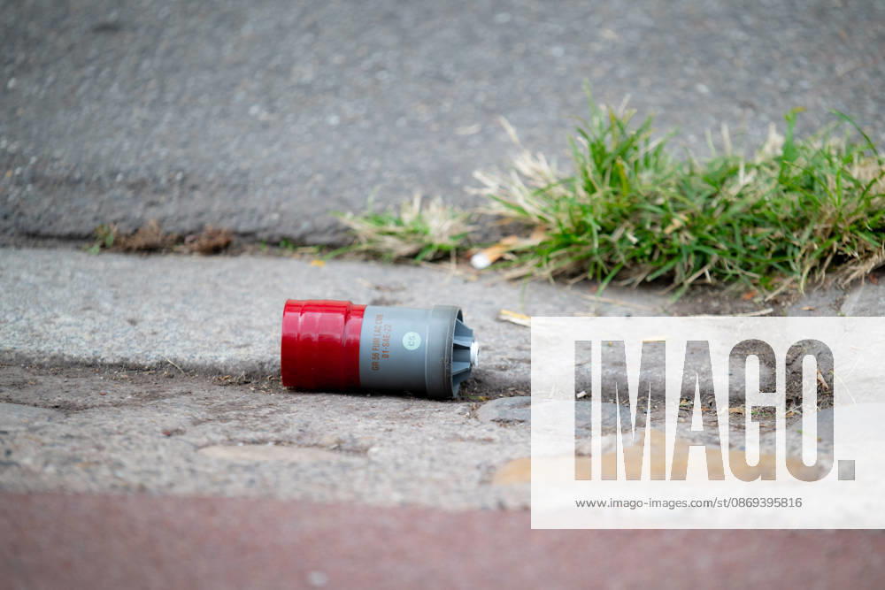 Student Protesters Clash With CRS In Toulouse - France A tear gas grenade is seen during a French student protest in Toulouse, France on October 13, 2026. Photo by Nathan Barange ABACAPRESS.COM Toulouse HAUTE-GARONNE France