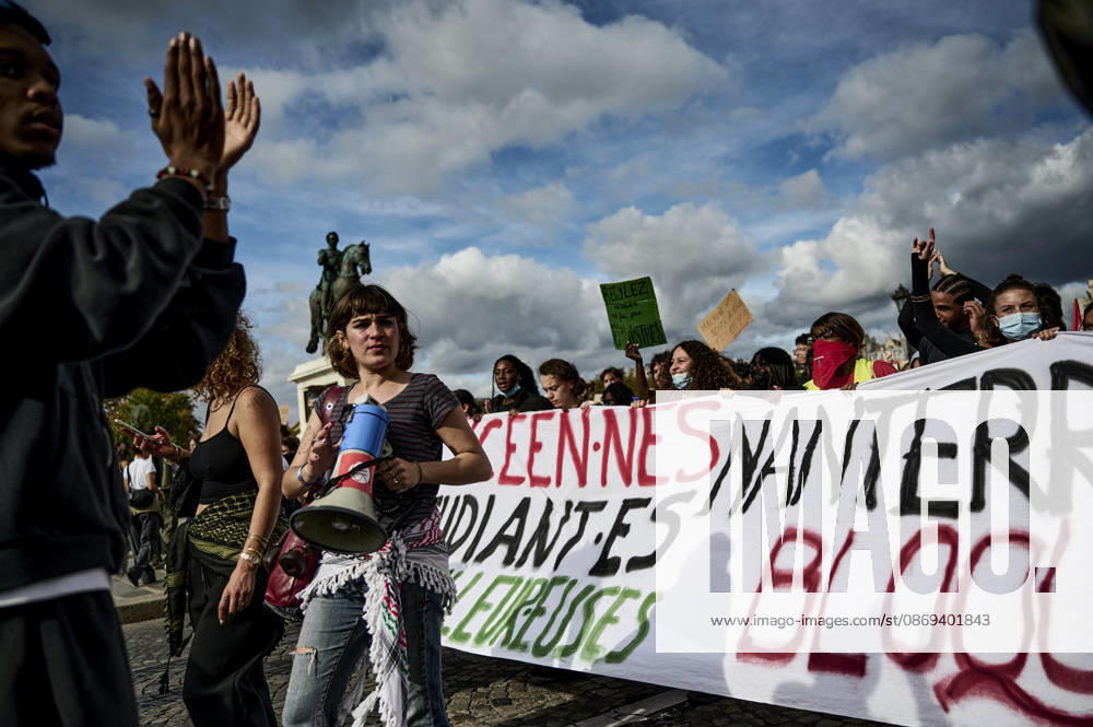 High school students protest in Paris on October 13, 2026. - 13 10 2026 - France Ile-de-France (region) Paris - AntoninxBuratx Pictorium LePictorium_0343187