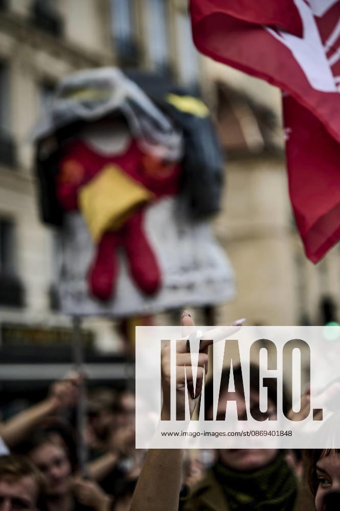 High school students protest in Paris on October 13, 2026. - 13 10 2026 - France Ile-de-France (region) Paris - AntoninxBuratx Pictorium LePictorium_0343190