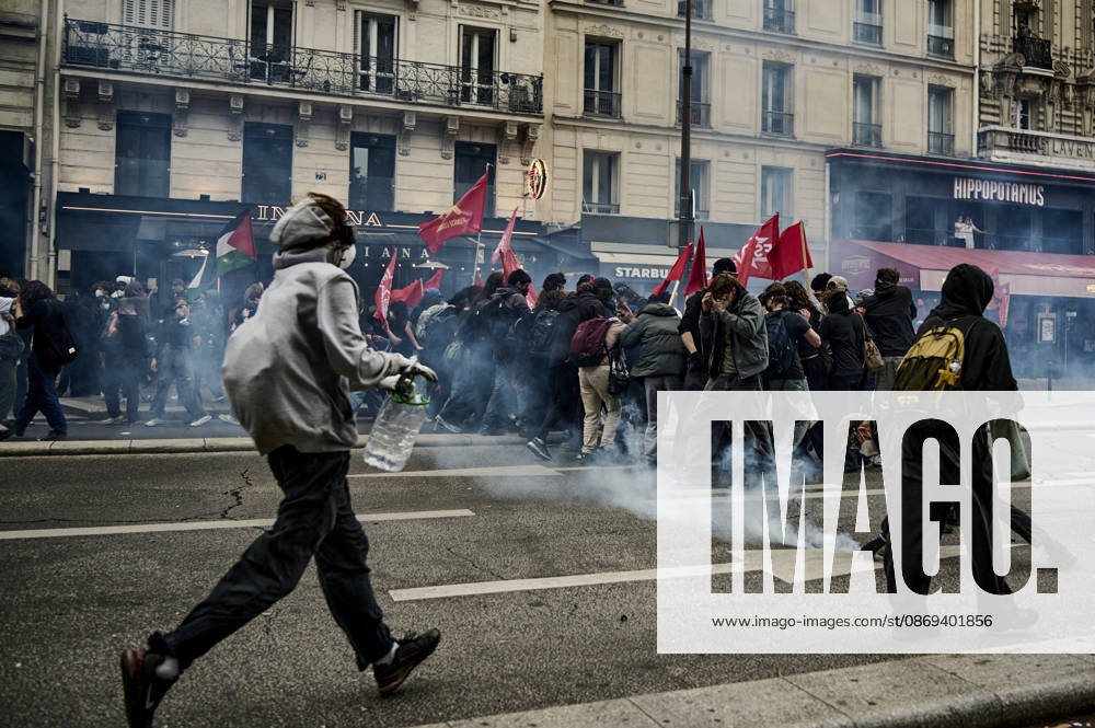 High school students protest in Paris on October 13, 2026. - 13 10 2026 - France Ile-de-France (region) Paris - AntoninxBuratx Pictorium LePictorium_0343198