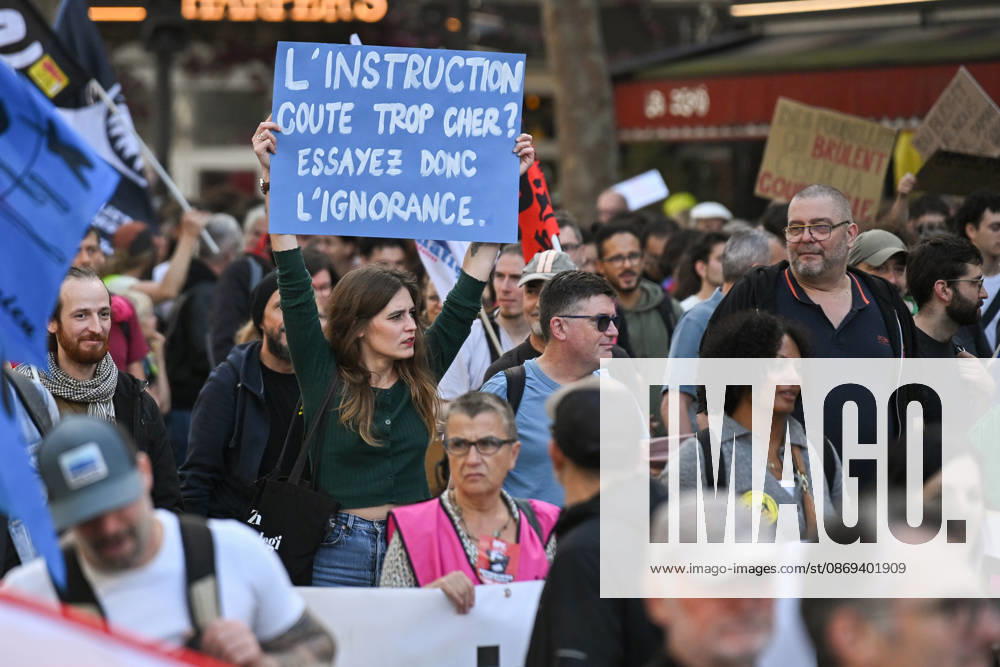 The High School Students and Workers Unions Two Demonstrations Converge on Place Vauban in Paris on October 13, 2026. - 13 10 2026 - France Ile-de-France (region) Paris - JulienxMattiax Pictorium LePictorium_0343252