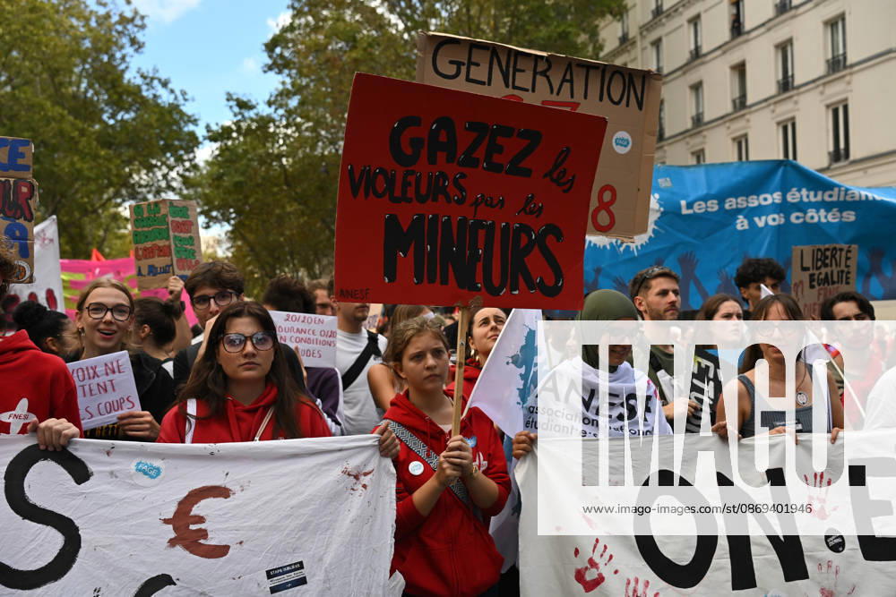 The two protests by high school students and workers unions converge at Place Vauban in Paris on October 13, 2026. - 13 10 2026 - France Ile-de-France (region) Paris - JulienxMattiax Pictorium LePictorium_0343282