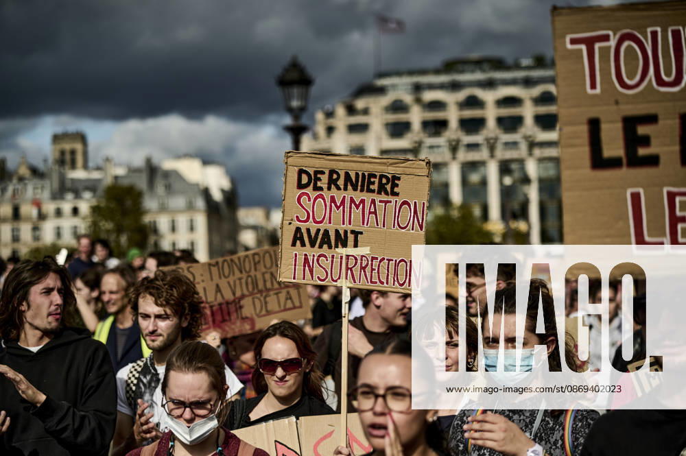 High school students protest in Paris on October 13, 2026. - 13 10 2026 - France Ile-de-France (region) Paris - AntoninxBuratx Pictorium LePictorium_0343184