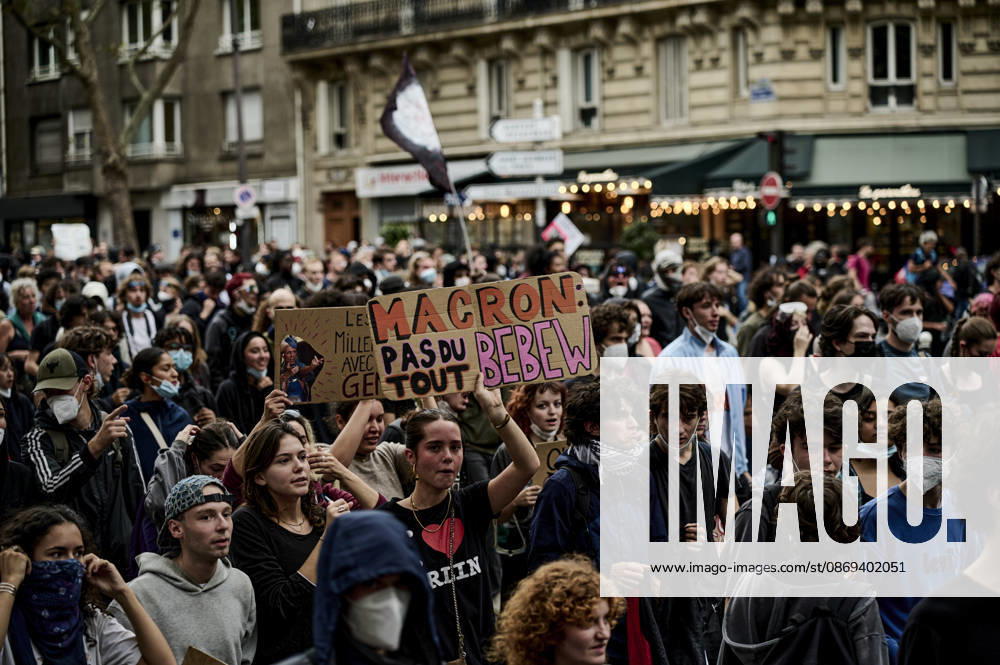 High school students protest in Paris on October 13, 2026. - 13 10 2026 - France Ile-de-France (region) Paris - AntoninxBuratx Pictorium LePictorium_0343199