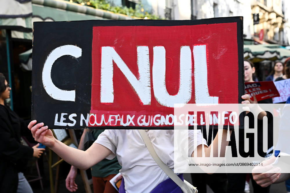 The two protests by high school students and labor unions converge at Place Vauban in Paris on October 13, 2026. - 13 10 2026 - France Ile-de-France (region) Paris - JulienxMattiax Pictorium LePictorium_0343234