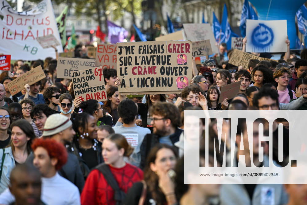 The two protests by high school students and workers unions converge at Place Vauban in Paris on October 13, 2026. - 13 10 2026 - France Ile-de-France (region) Paris - JulienxMattiax Pictorium LePictorium_0343256