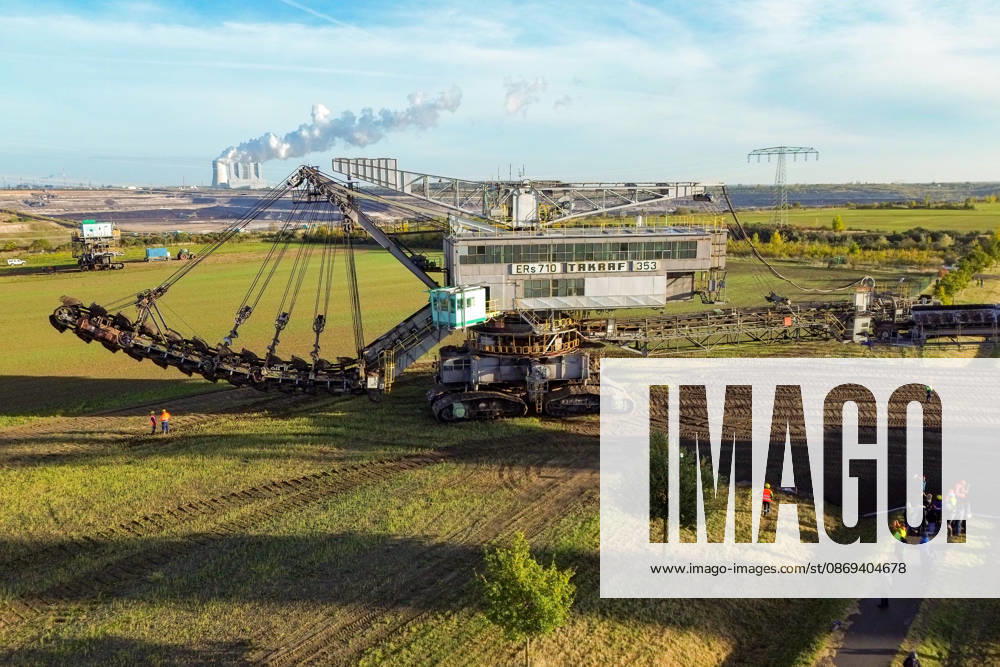The Last Major Excavator Transport in the Southern Leipzig Area: The last 353 bucket-chain excavator from the Schleenhain mining field was moved today to the neighboring Peres mining field of the Schleenhain Open-Pit Mine. Today, October 14, 2026, the approximat