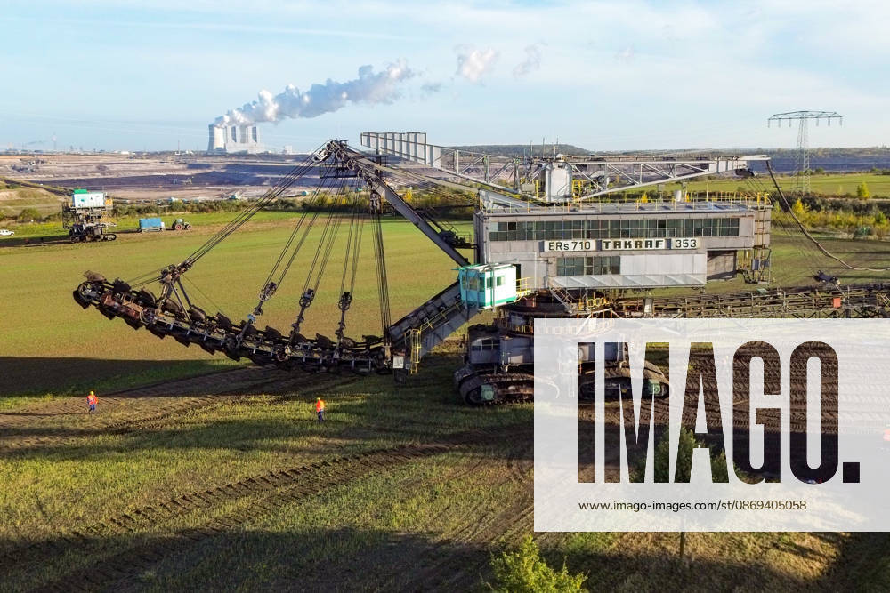 The Last Major Excavator Transport in the Southern Leipzig Area: The last 353 bucket-chain excavator from the Schleenhain mining field was moved today to the neighboring Peres mining field of the Schleenhain Open-Pit Mine. Today, October 14, 2026, the approximat