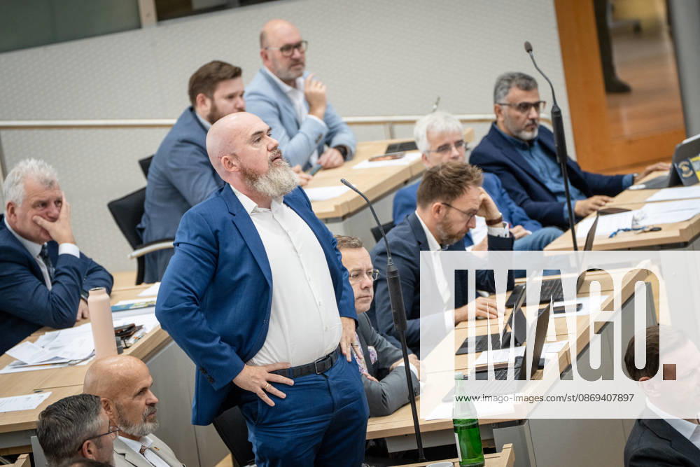 Olaf Meister, a member of the State Parliament representing Alliance 90 The Greens, moves to adjourn the October 2026 II State Parliament session—a special session convened at the request of the AfD and BSW on the topic of Bringing Peace to Ukraine —in Magdeburg, Saxony-Anhalt, Germany.