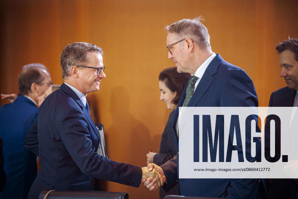 Carsten Linnemann (CDU), Federal Minister of Health, and Alexander Schweitzer (SPD), Federal Minister of Labor and Social Affairs, photographed before the start of the 62nd cabinet meeting at the Federal Chancellery in Berlin, October 14, 2026, Berlin, Germany