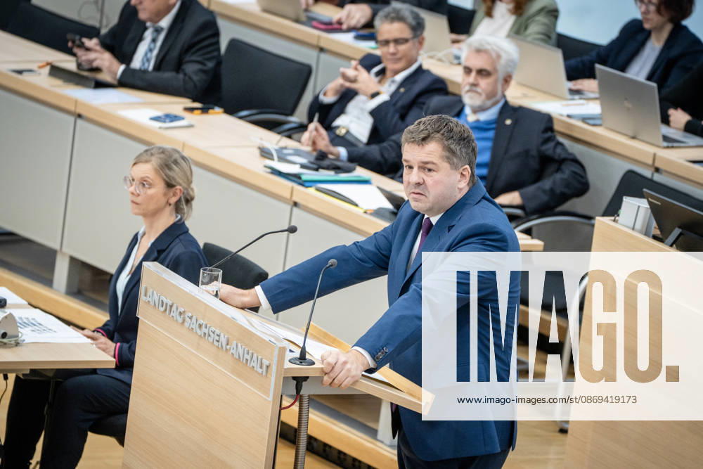 Acting Minister-President Sven Schulze (CDU) at the lectern; in the background, Lydia Hüskens and Armin Willingmann. State Parliament session, October 2026, II: Special session convened at the request of the AfD and BSW on the topic of Bringing Peace to Ukraine, Magdeburg, Saxony-Anhalt, Germany, State Parliament