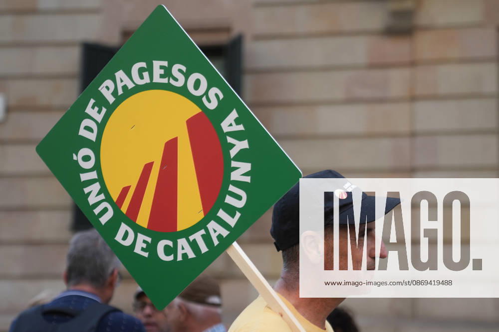 Tractor Rally for Agriculture in Barcelona: Protesters during a rally of tractors from various parts of Catalonia in front of the Government Delegation and statements, on October 14, 2026, in Barcelona, Catalonia, Spain. The demonstration, organized by Unió de Pagesos with the support of Asaja, FCAC, and Revolta Pagesa, denounces the structural crisis in the agricultural sector in Barcelona. OCTOBER 14, 2026, Spain