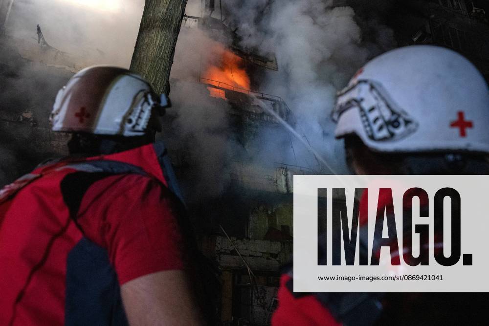3 Dead and 19 Injured as Russian Missile Hits Residential Building - Kyiv A fire that broke out following a Russian missile strike on a nine-story residential building is seen in Kyiv? Desnianskyi district, Ukraine, on October 14, 2026. Russia launched a massive ballistic missile attack on the capital. Three women were killed and 19 people were injured in the Desnianskyi district, including a seven-year-old girl. Apartments on the first through eighth floors of the building were also damaged Photo by Danylo Antoniuk Ukrinform ABACAPRESS.COM Kyiv Ukraine